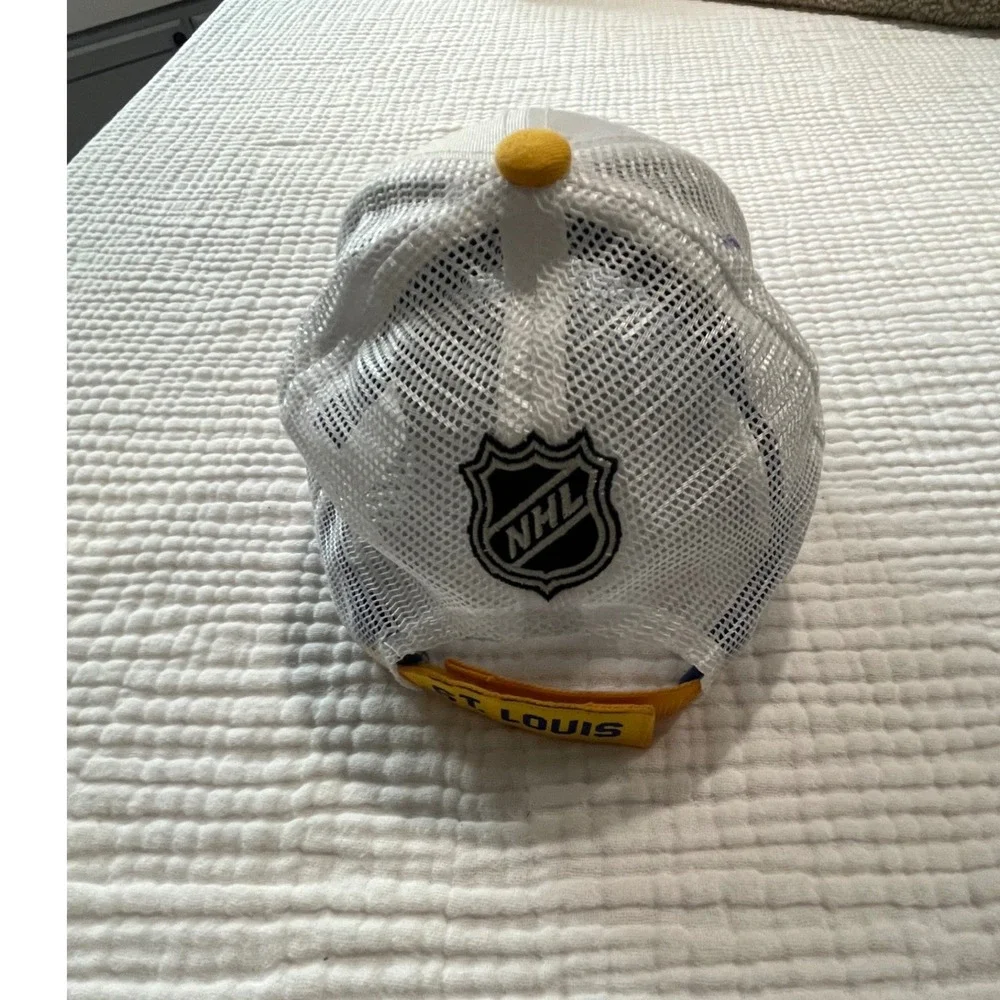 NHL St. Louis Blues Youth Hat Cap Trucker Snapback Hockey‎